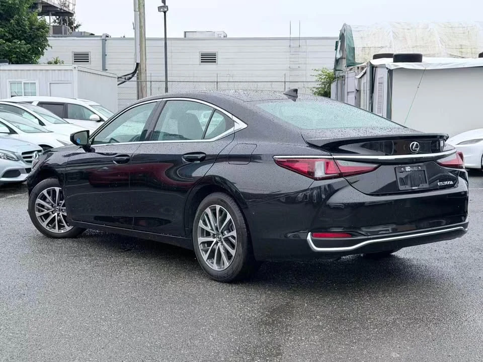 2025 Lexus ES 7th Gen - Image 5 of 14