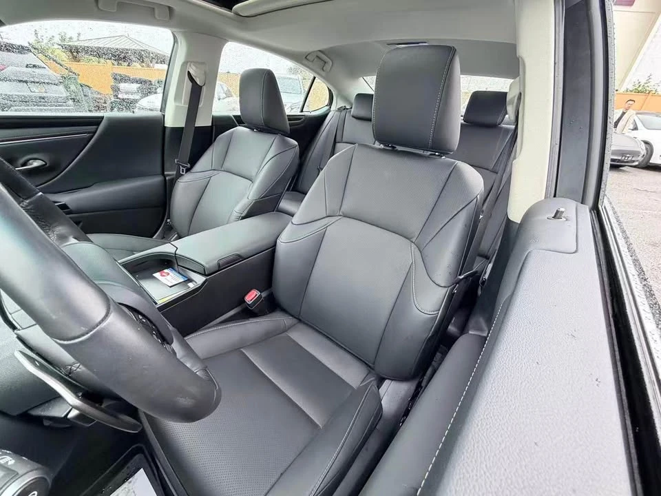 2025 Lexus ES 7th Gen - Image 12 of 14