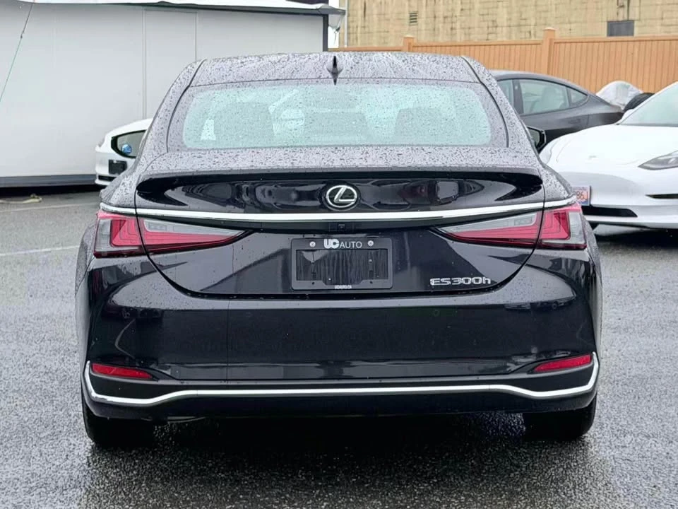 2025 Lexus ES 7th Gen - Image 4 of 14