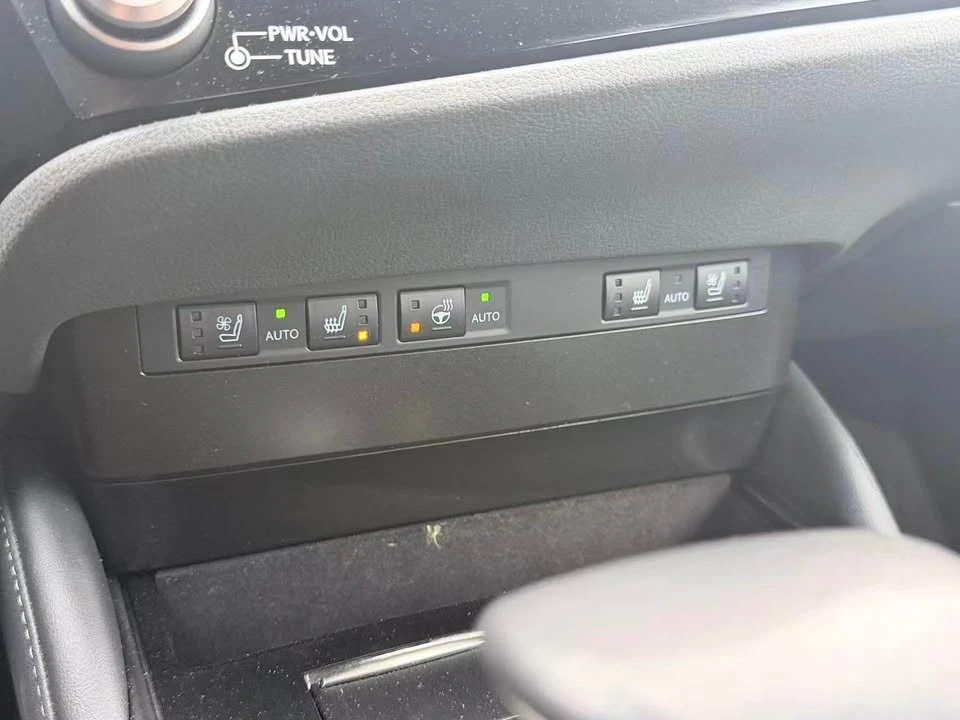 2025 Lexus ES 7th Gen - Image 10 of 14