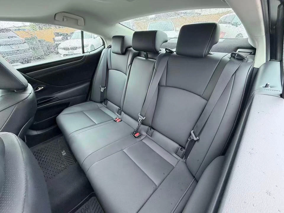 2025 Lexus ES 7th Gen - Image 13 of 14