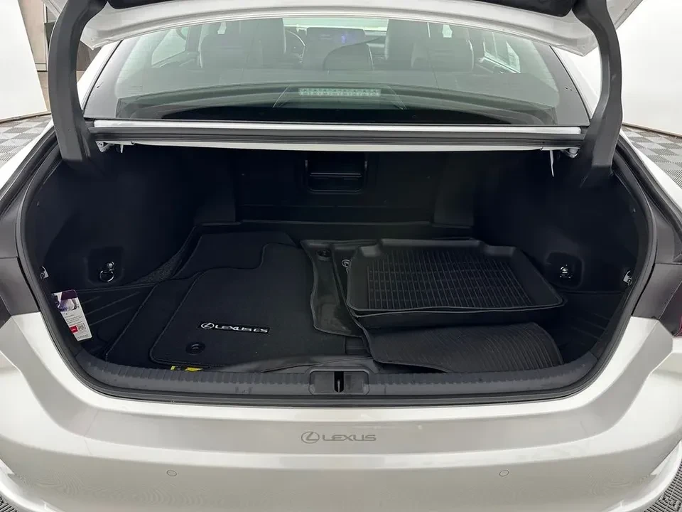 2025 Lexus ES 7th Gen - Image 16 of 16
