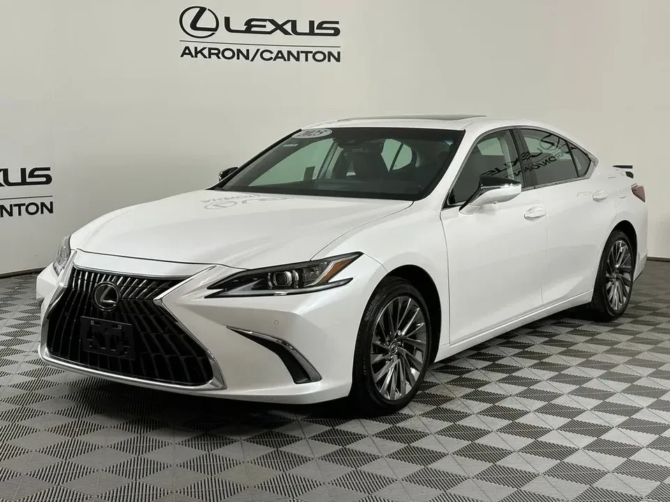 2025 Lexus ES 7th Gen - Image 4 of 16