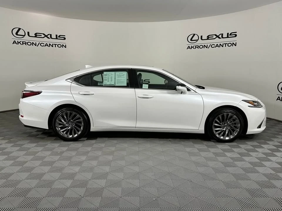 2025 Lexus ES 7th Gen - Image 8 of 16