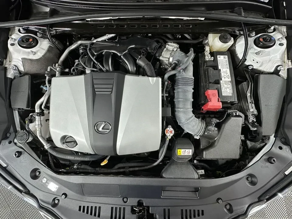 2025 Lexus ES 7th Gen - Image 9 of 16