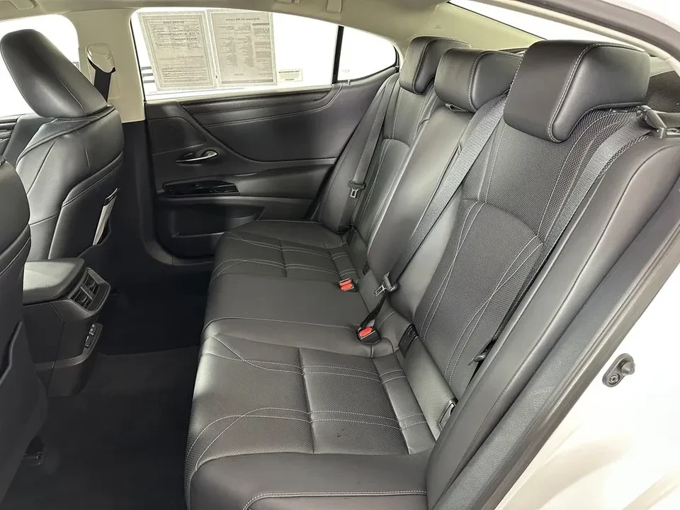 2025 Lexus ES 7th Gen - Image 14 of 16