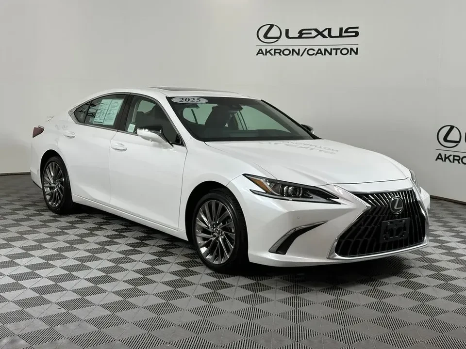 2025 Lexus ES 7th Gen - Image 2 of 16