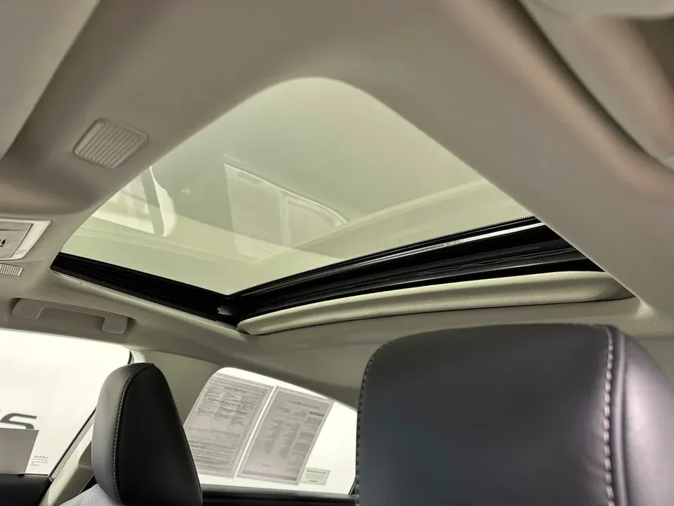 2025 Lexus ES 7th Gen - Image 12 of 16