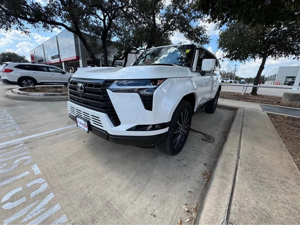 2025 Lexus GX 3rd Gen - Image 3 of 8