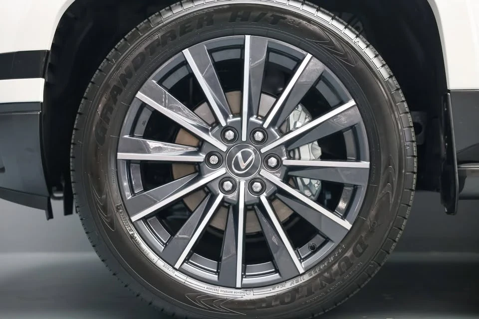2025 Lexus GX 3rd Gen - Image 19 of 19