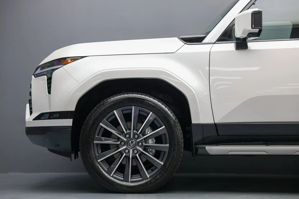 2025 Lexus GX 3rd Gen - Image 5 of 19