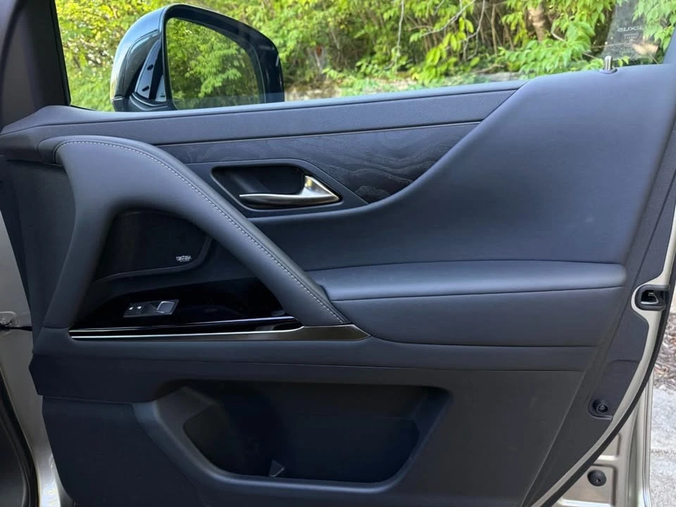 2025 Lexus LX 4th Gen - Image 15 of 20
