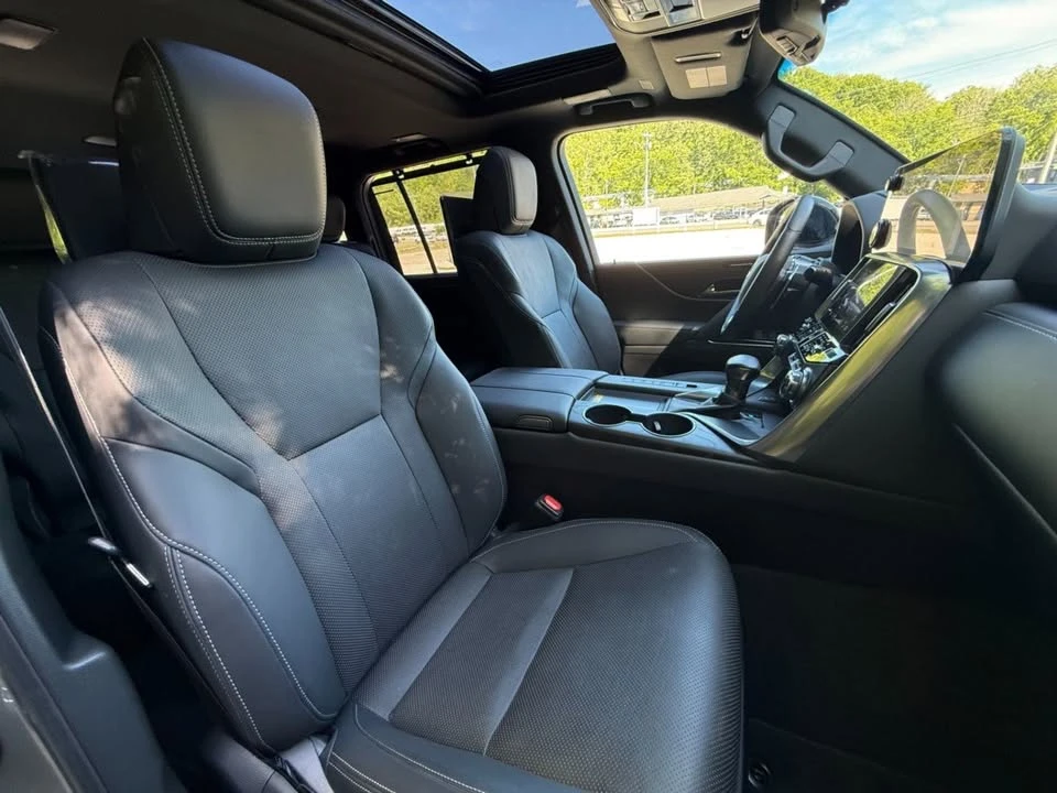 2025 Lexus LX 4th Gen - Image 18 of 20