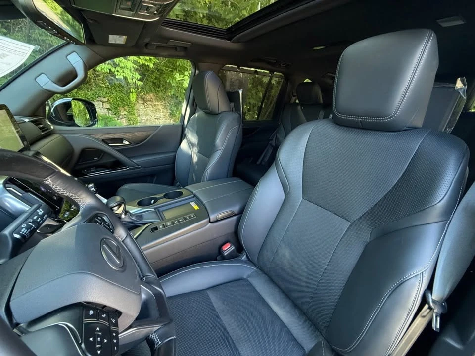 2025 Lexus LX 4th Gen - Image 13 of 20
