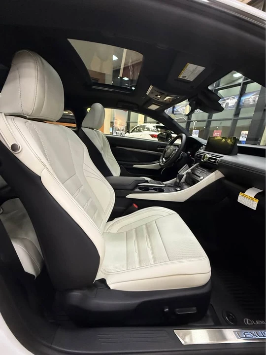 2025 Lexus RC - Image 8 of 11