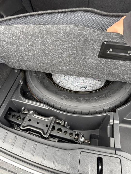 2025 Lexus RX 5th Gen - Image 7 of 19