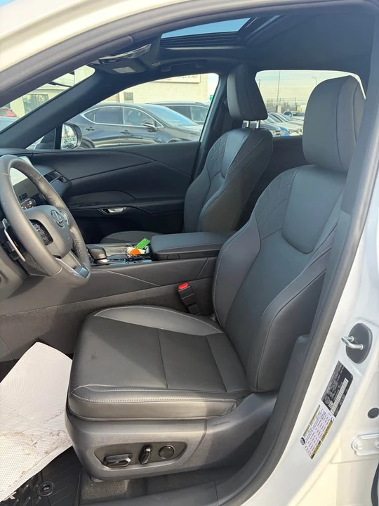 2025 Lexus RX 5th Gen - Image 4 of 8