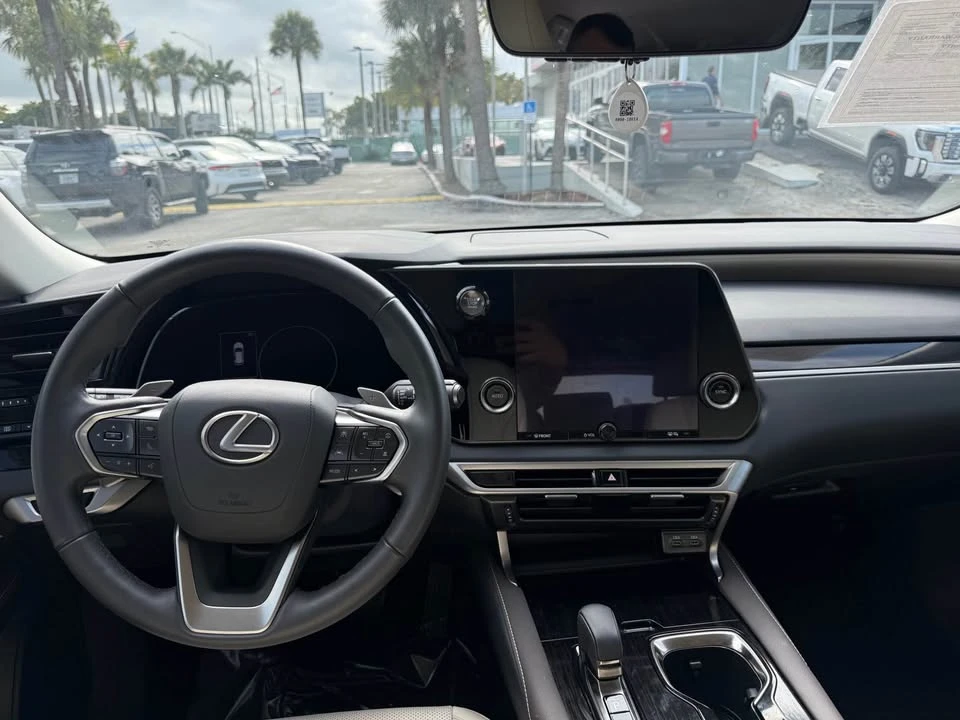 2025 Lexus RX 5th Gen - Image 6 of 9
