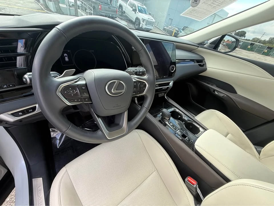 2025 Lexus RX 5th Gen - Image 4 of 9
