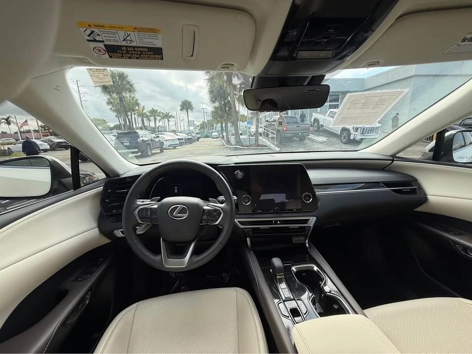 2025 Lexus RX 5th Gen - Image 7 of 9