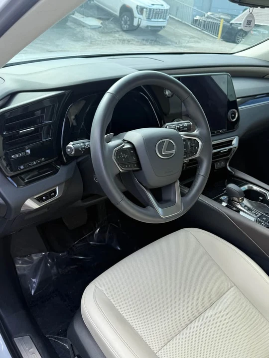 2025 Lexus RX 5th Gen - Image 8 of 9