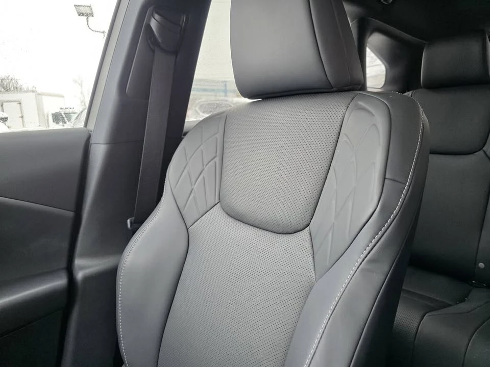 2025 Lexus RX 5th Gen - Image 9 of 11