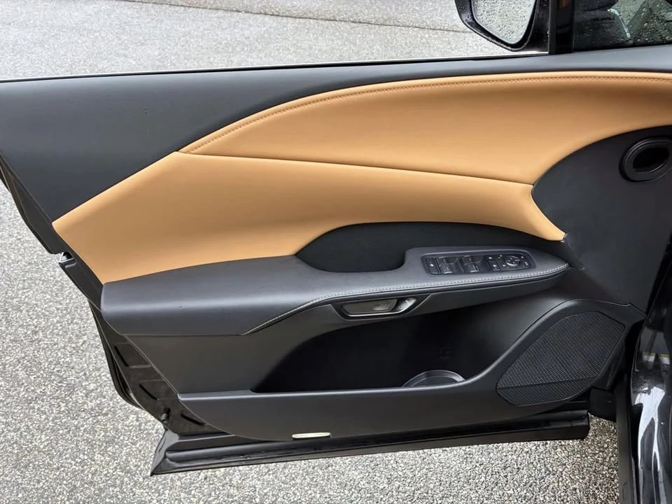 2025 Lexus RX 5th Gen - Image 11 of 20