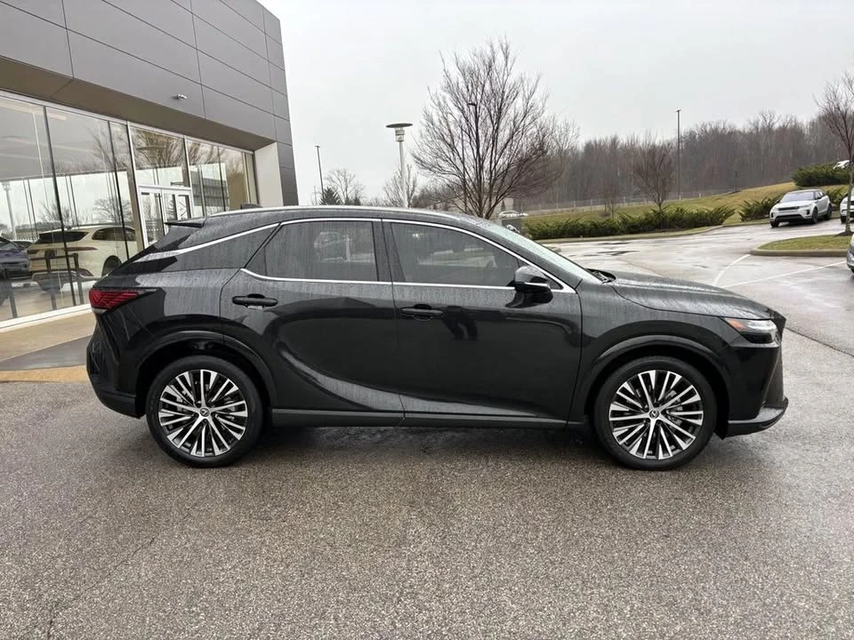 2025 Lexus RX 5th Gen - Image 8 of 20