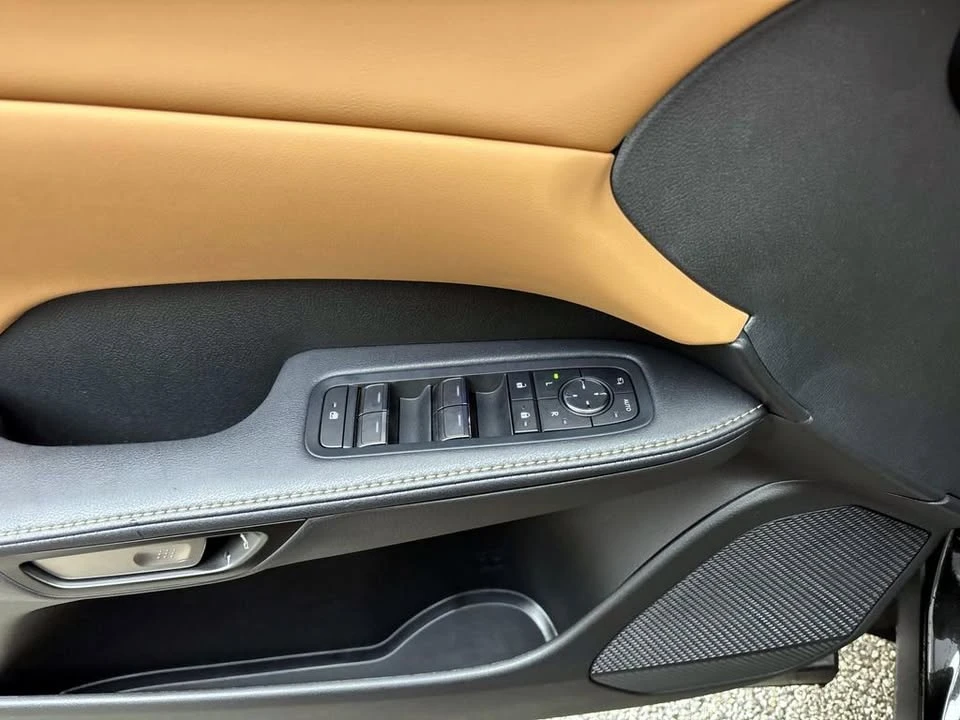 2025 Lexus RX 5th Gen - Image 12 of 20
