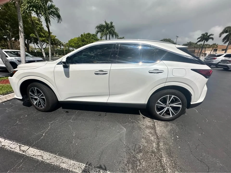 2025 Lexus RX 5th Gen - Image 4 of 9