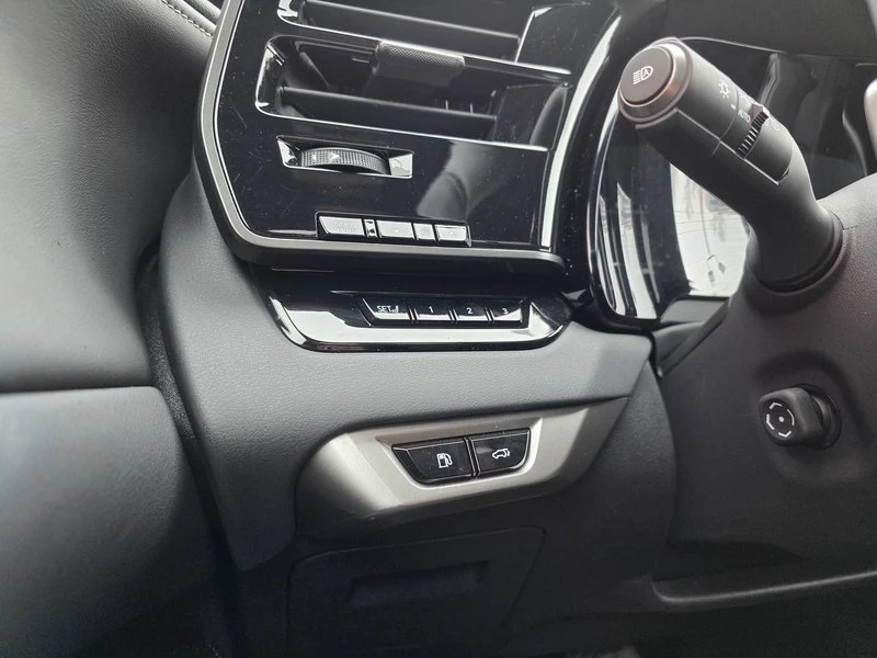 2025 Lexus RX 5th Gen - Image 15 of 19