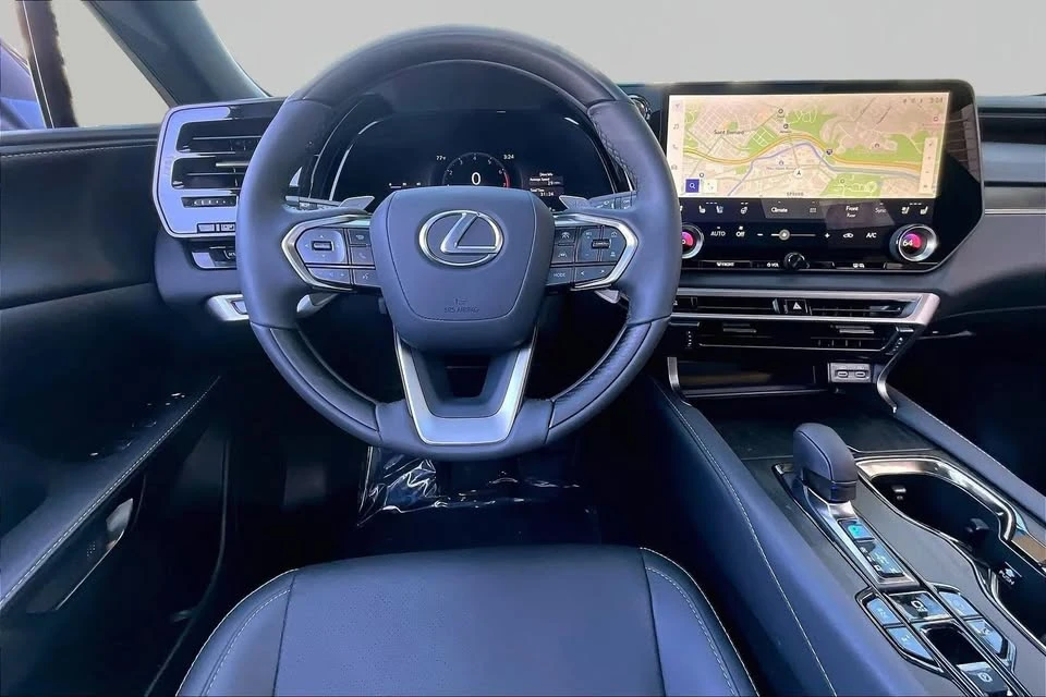 2025 Lexus RX 5th Gen - Image 8 of 11