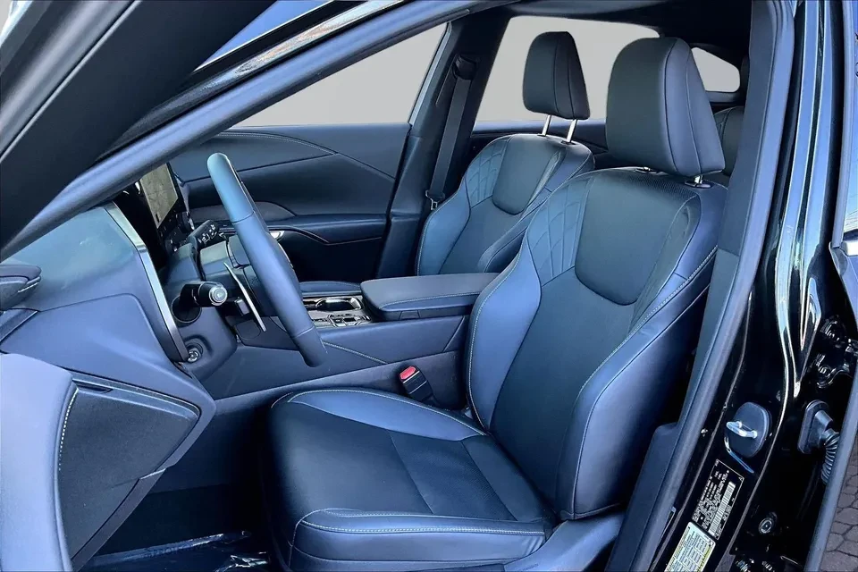 2025 Lexus RX 5th Gen - Image 6 of 11
