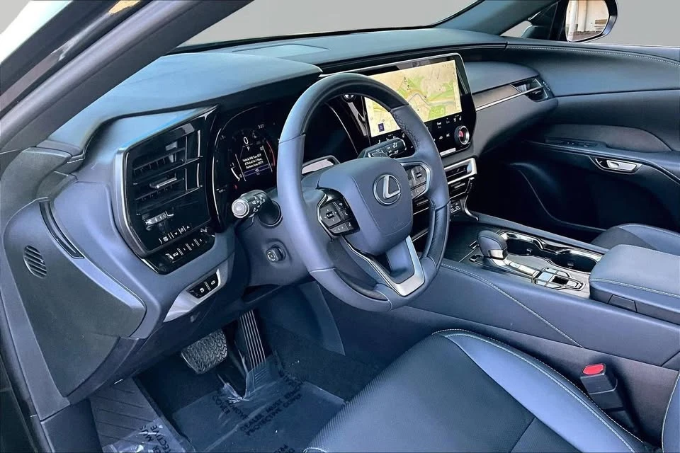 2025 Lexus RX 5th Gen - Image 9 of 11