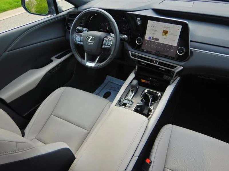 2025 Lexus RX 5th Gen - Image 13 of 19