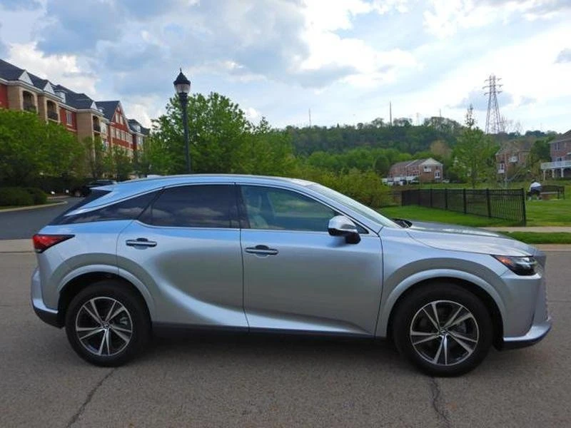 2025 Lexus RX 5th Gen - Image 9 of 19