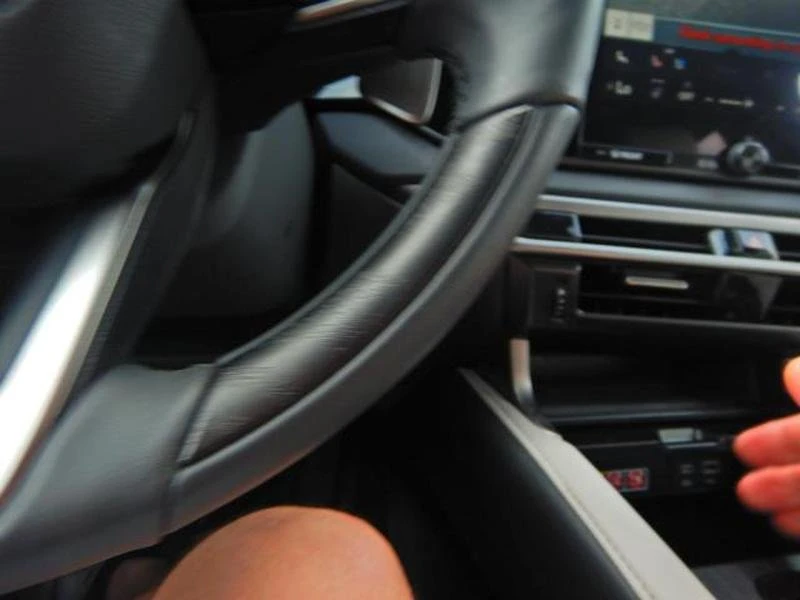 2025 Lexus RX 5th Gen - Image 18 of 19