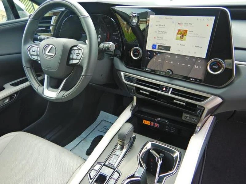 2025 Lexus RX 5th Gen - Image 5 of 19