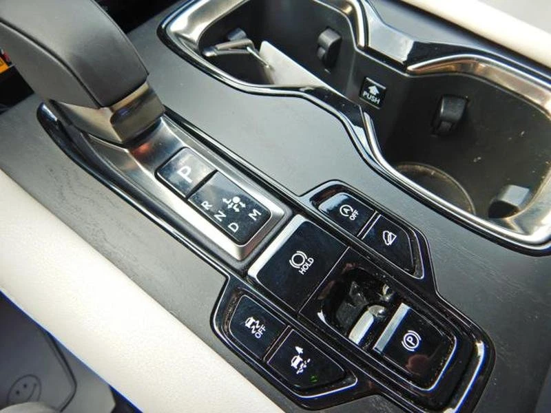 2025 Lexus RX 5th Gen - Image 16 of 19