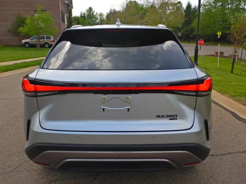 2025 Lexus RX 5th Gen - Image 8 of 19