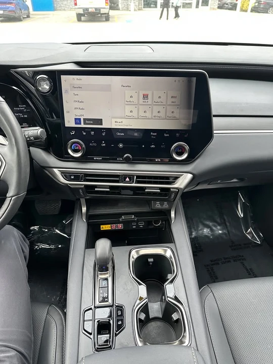 2025 Lexus RX 5th Gen - Image 11 of 20