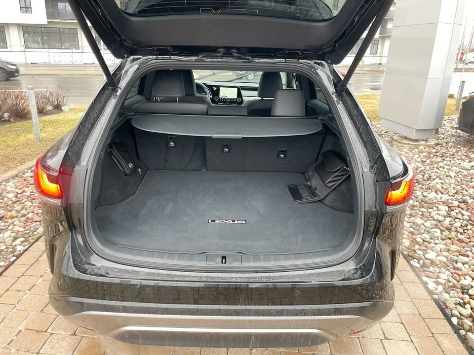 2025 Lexus RX 5th Gen - Image 18 of 19