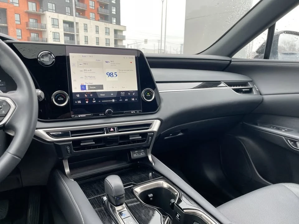 2025 Lexus RX 5th Gen - Image 15 of 19