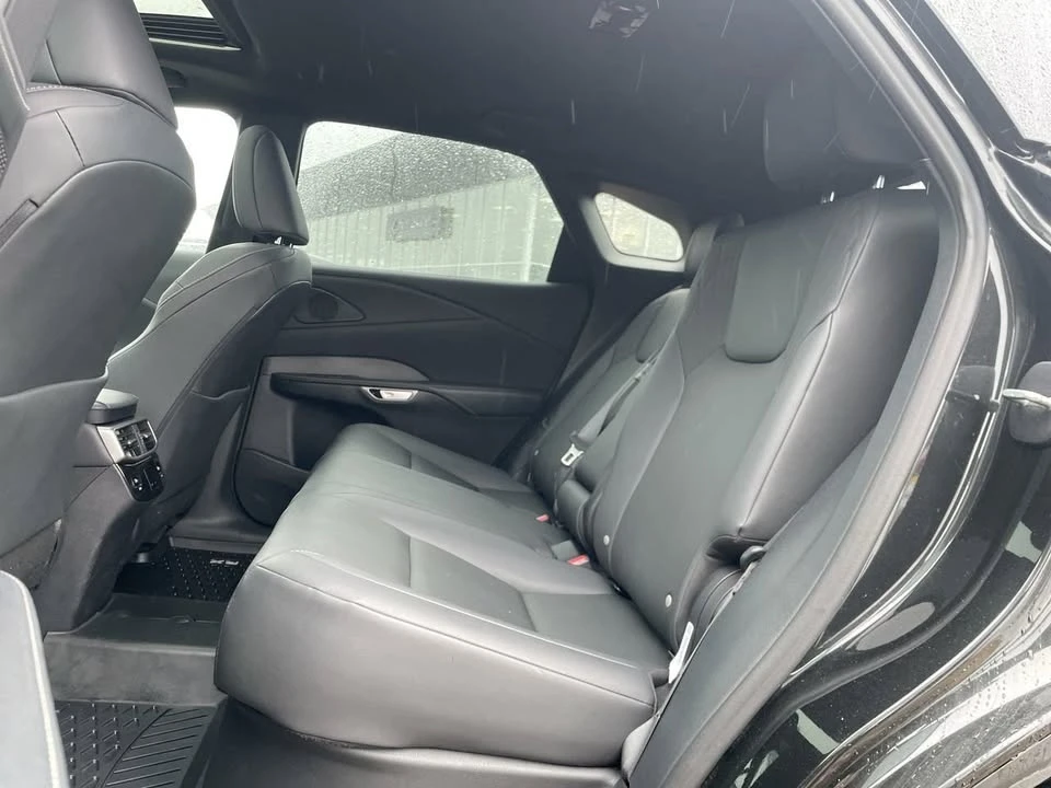 2025 Lexus RX 5th Gen - Image 17 of 19