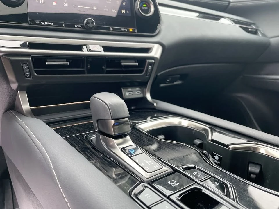 2025 Lexus RX 5th Gen - Image 14 of 19
