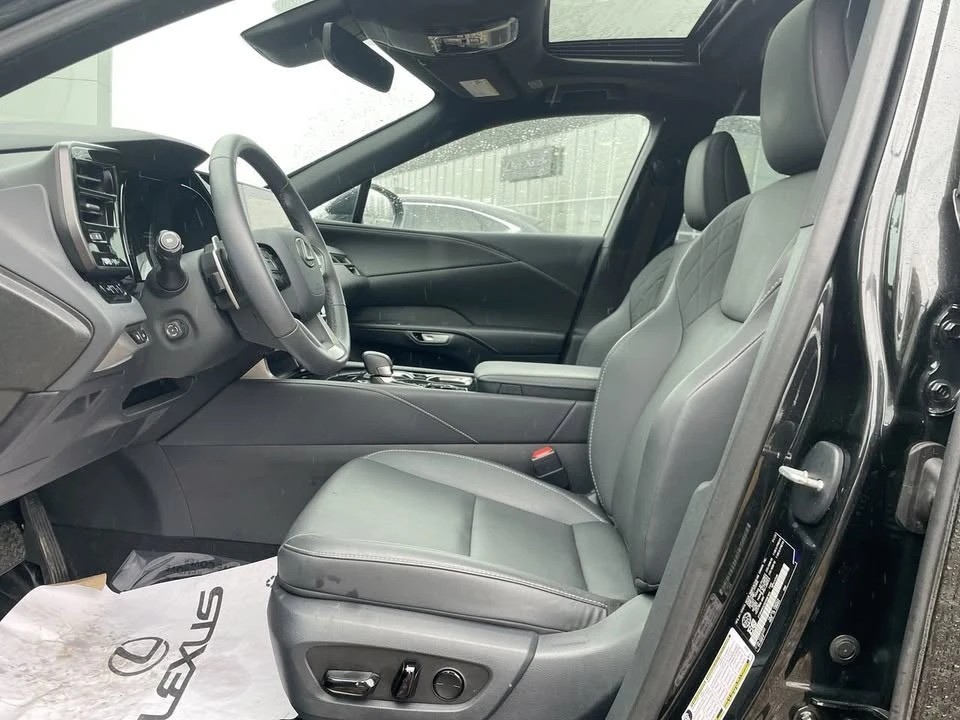 2025 Lexus RX 5th Gen - Image 10 of 19
