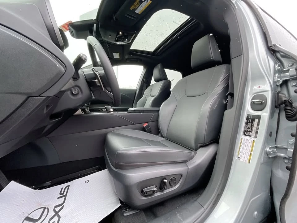 2025 Lexus RX 5th Gen - Image 19 of 20