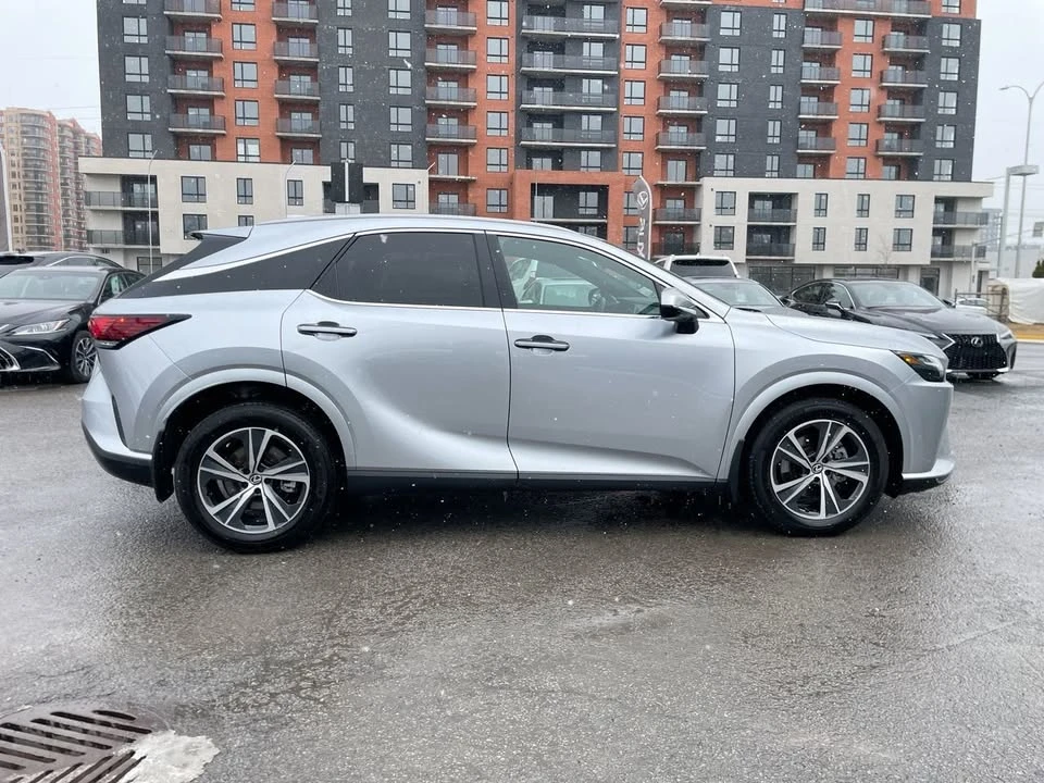2025 Lexus RX 5th Gen - Image 15 of 20