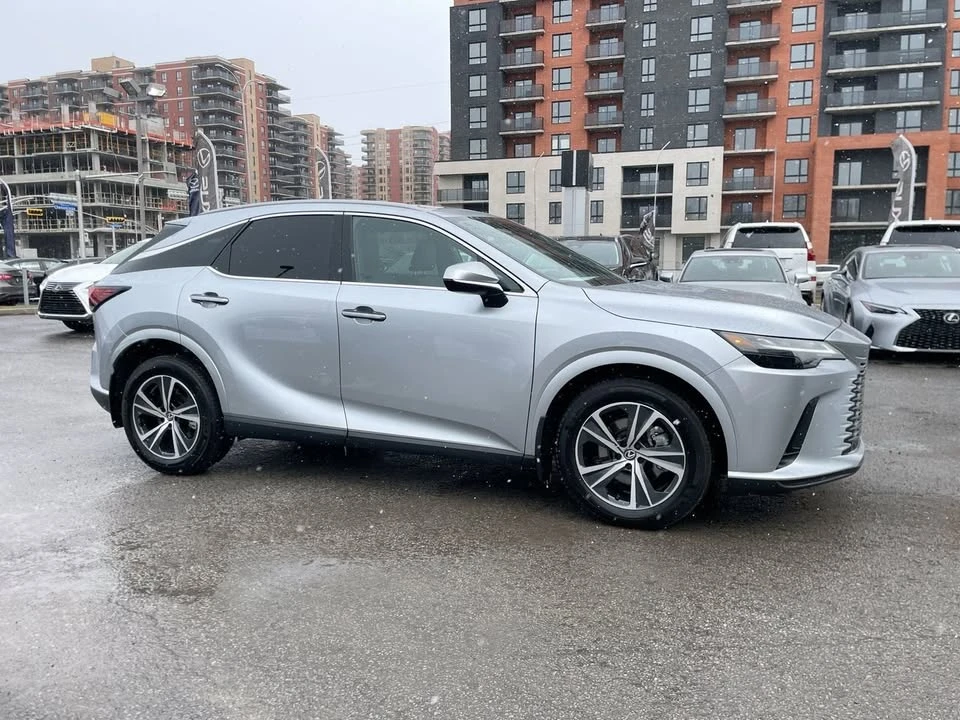 2025 Lexus RX 5th Gen - Image 16 of 20