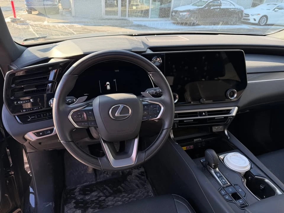 2025 Lexus RX 5th Gen - Image 7 of 10